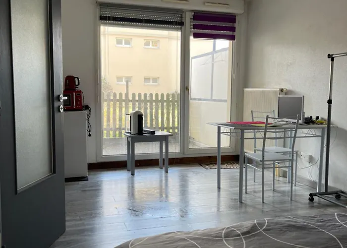 Logement Type Studio 1 Piece Proche Zenith